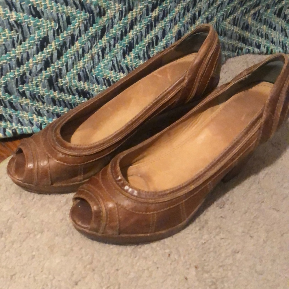 Frye wedges